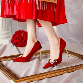 Сватбени обувки, обувки за булката, не утомляющие краката, сватбени обувки с цветя, сватбена рокля Хэсю, два чифта червени обувки на висок ток 4235