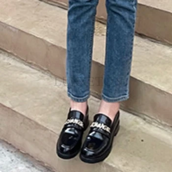 Модни дамски лоферы на равна подметка, черни обувки на масивна платформа с кръгло бомбе, Демисезонная дамски обувки, фини обувки